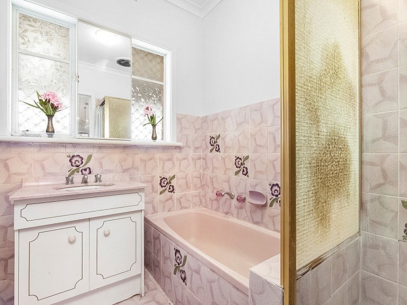 35 Lake Street, Avondale Heights VIC 3034