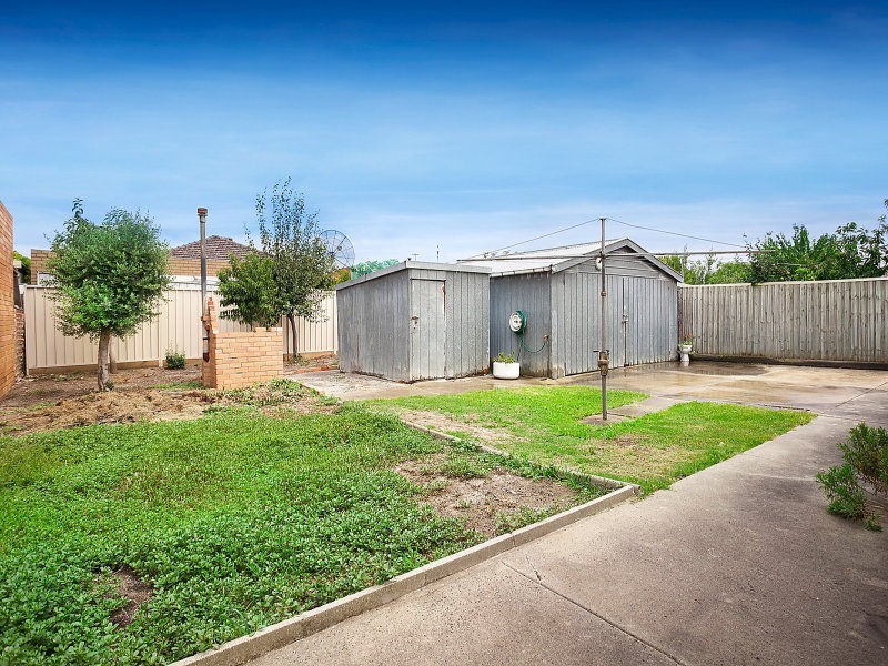 35 Lake Street, Avondale Heights VIC 3034