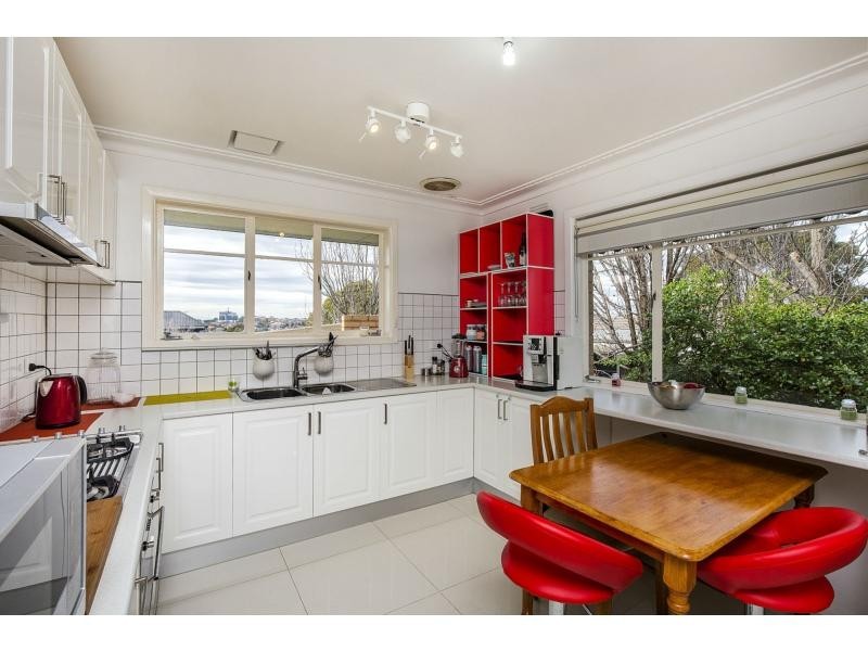 8 Norma Court, Avondale Heights VIC 3034