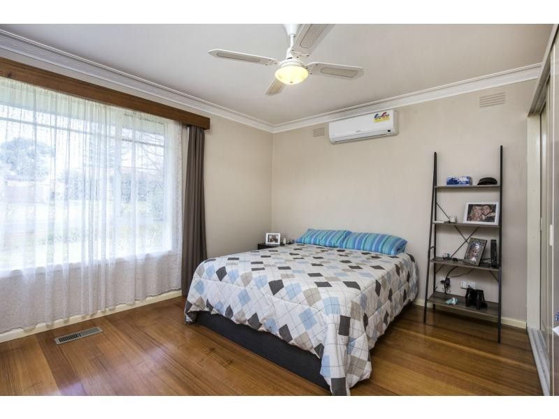 8 Norma Court, Avondale Heights VIC 3034