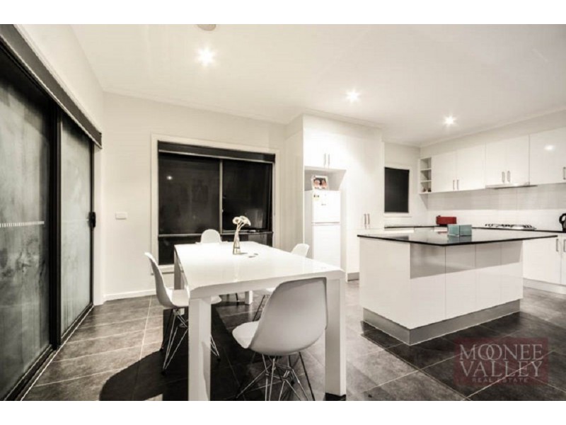 2/39 Wood St, Avondale Heights VIC 3034