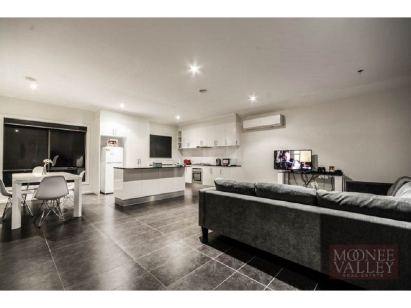 2/39 Wood St, Avondale Heights VIC 3034