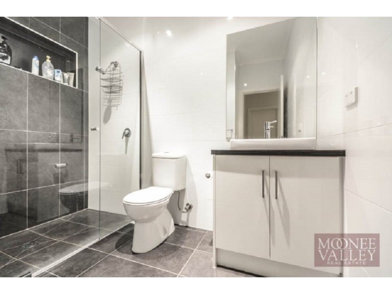 2/39 Wood St, Avondale Heights VIC 3034