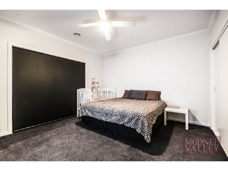 2/39 Wood St, Avondale Heights VIC 3034