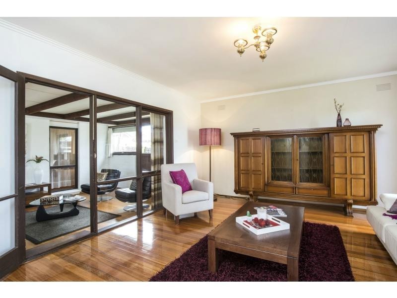 14 Laura Grove, Avondale Heights VIC 3034