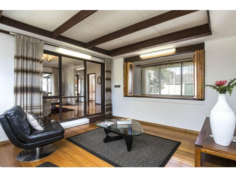 14 Laura Grove, Avondale Heights VIC 3034