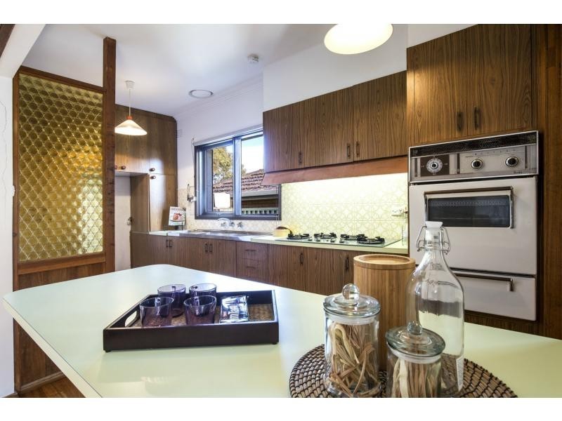 14 Laura Grove, Avondale Heights VIC 3034