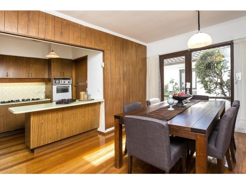 14 Laura Grove, Avondale Heights VIC 3034