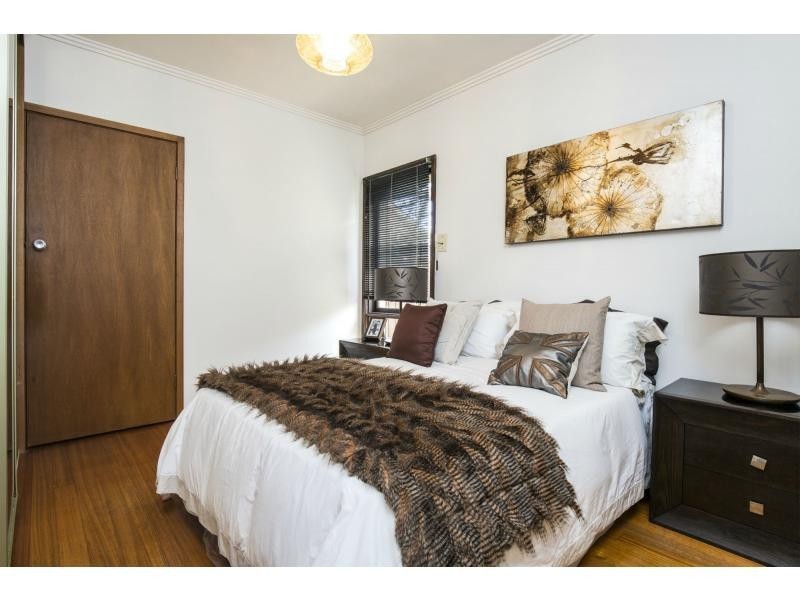 14 Laura Grove, Avondale Heights VIC 3034