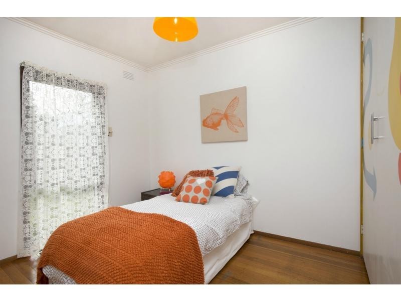 14 Laura Grove, Avondale Heights VIC 3034