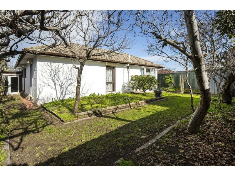 14 Laura Grove, Avondale Heights VIC 3034