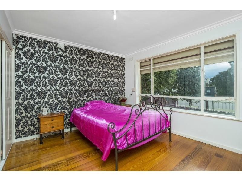 9 Rogerson Street, Avondale Heights VIC 3034