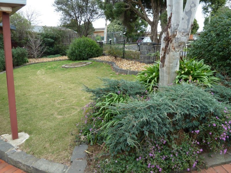 35 Hillside Grove, Airport West VIC 3042