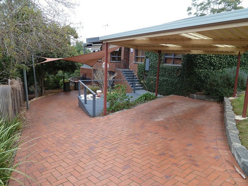 35 Hillside Grove, Airport West VIC 3042