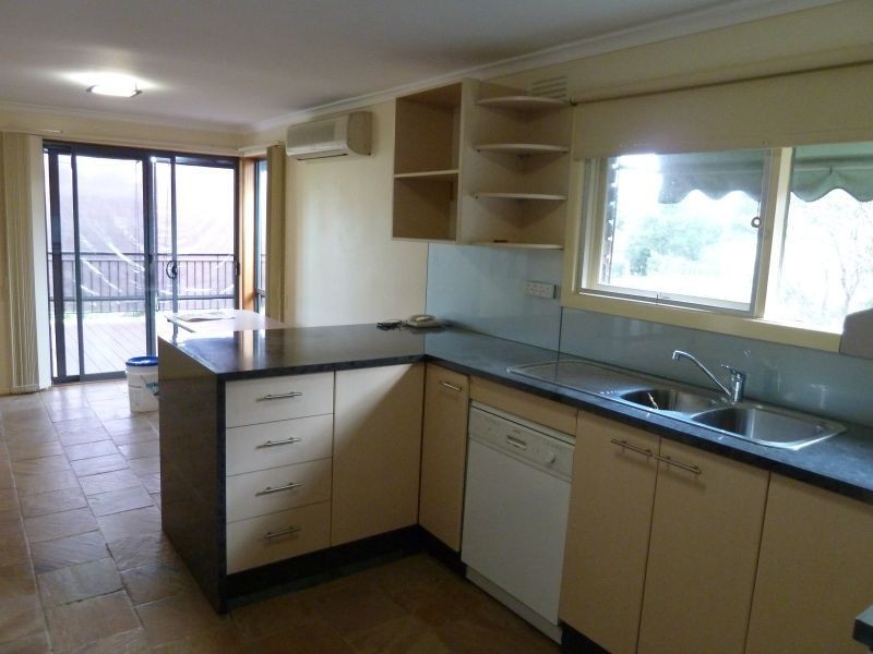 35 Hillside Grove, Airport West VIC 3042