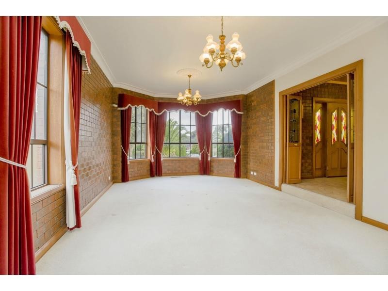 7 Landau Place, Avondale Heights VIC 3034