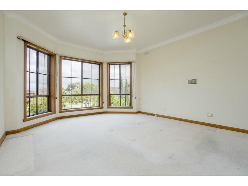 7 Landau Place, Avondale Heights VIC 3034