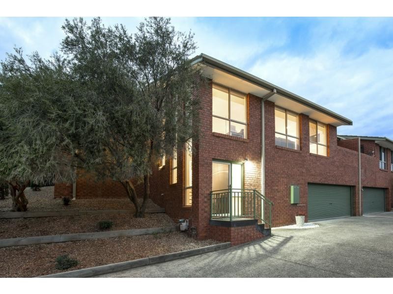 1/4 Weyburn Place, Avondale Heights VIC 3034
