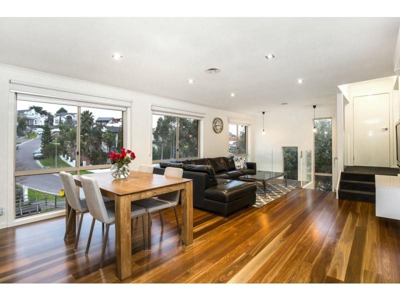 1/4 Weyburn Place, Avondale Heights VIC 3034