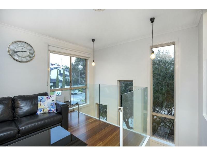 1/4 Weyburn Place, Avondale Heights VIC 3034