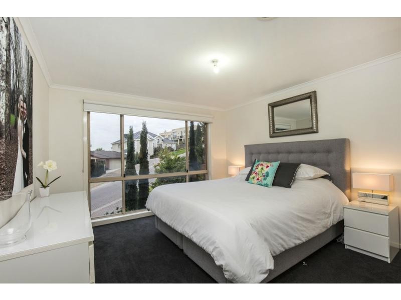 1/4 Weyburn Place, Avondale Heights VIC 3034