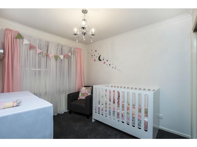 1/4 Weyburn Place, Avondale Heights VIC 3034