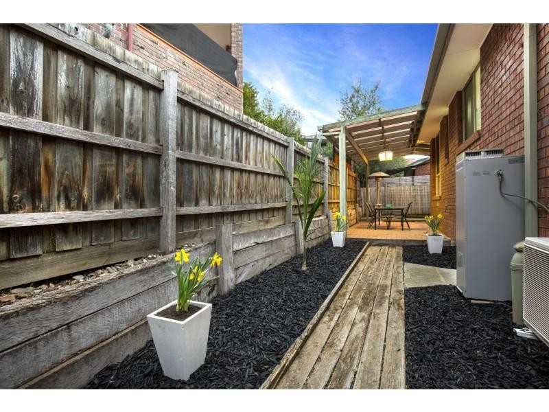 1/4 Weyburn Place, Avondale Heights VIC 3034