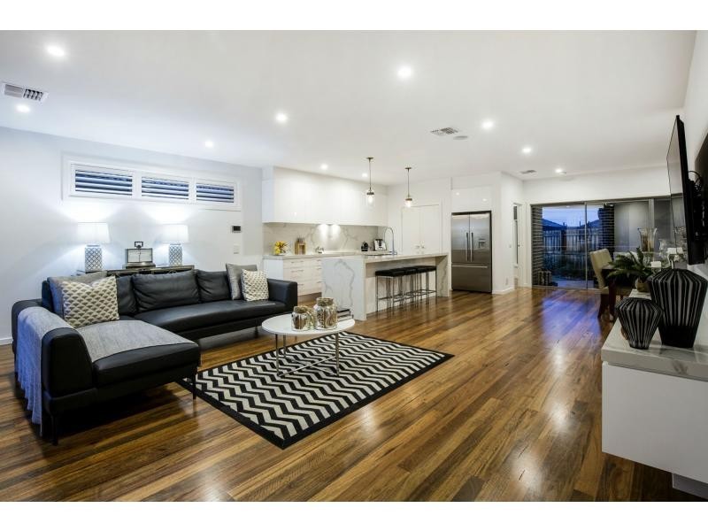 21 River Drive, Avondale Heights VIC 3034