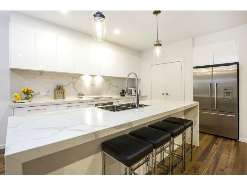 21 River Drive, Avondale Heights VIC 3034