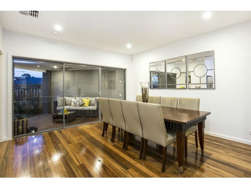 21 River Drive, Avondale Heights VIC 3034