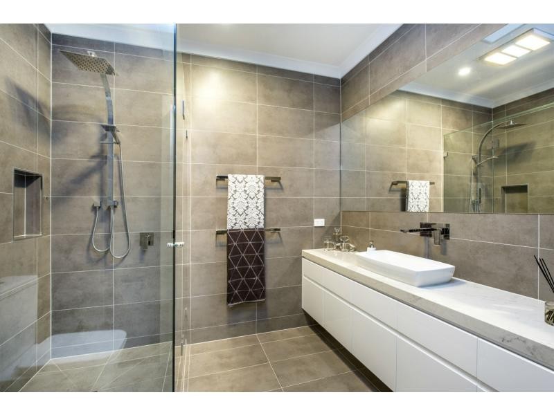 21 River Drive, Avondale Heights VIC 3034