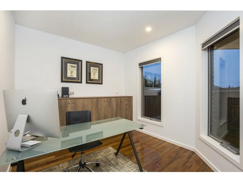 21 River Drive, Avondale Heights VIC 3034