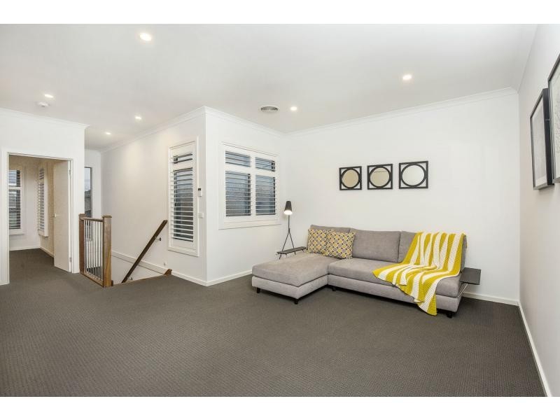 21 River Drive, Avondale Heights VIC 3034