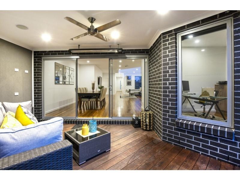 21 River Drive, Avondale Heights VIC 3034