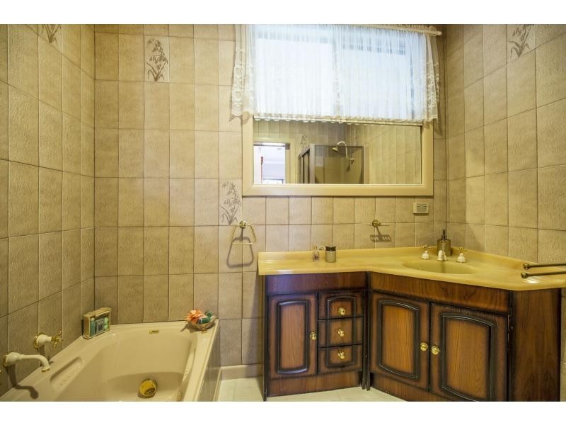 7 Monmouth Street, Avondale Heights VIC 3034