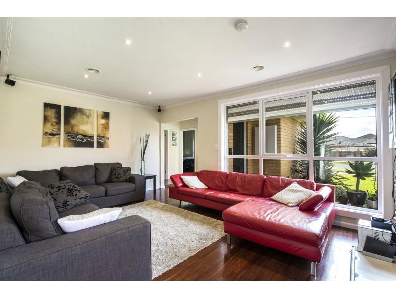 103 Military Road, Avondale Heights VIC 3034