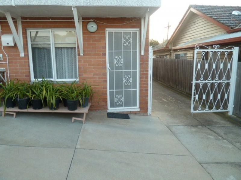 1/2 Glenside Street, Avondale Heights VIC 3034