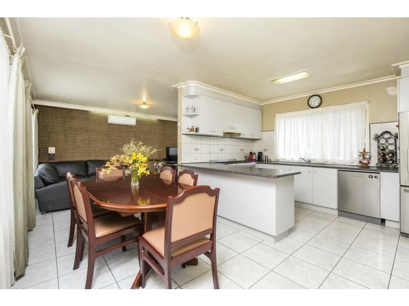 28 The Crossway South, Avondale Heights VIC 3034