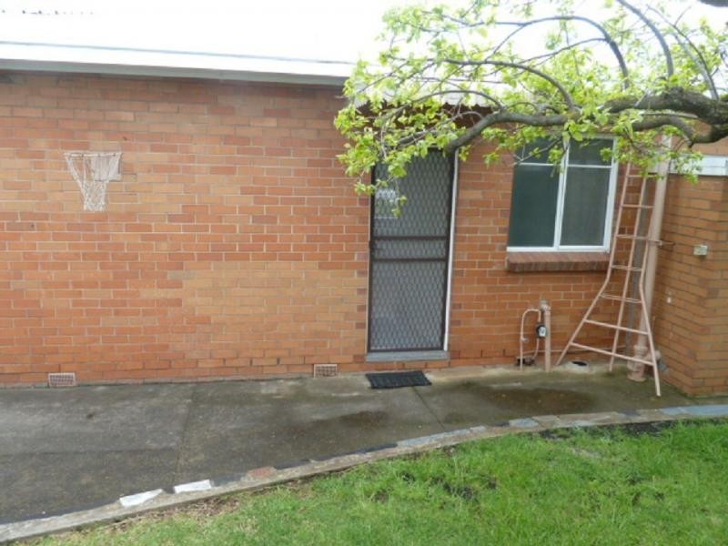 2/2 Glenside Street, Avondale Heights VIC 3034