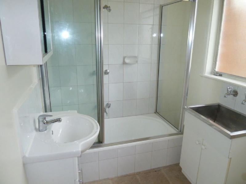 2/2 Glenside Street, Avondale Heights VIC 3034