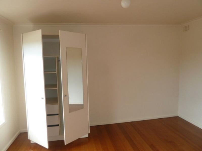 2/2 Glenside Street, Avondale Heights VIC 3034