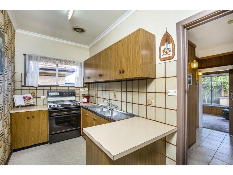 7 Arvern Avenue, Avondale Heights VIC 3034