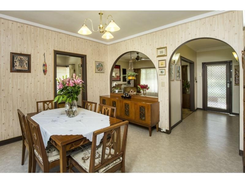 7 Arvern Avenue, Avondale Heights VIC 3034