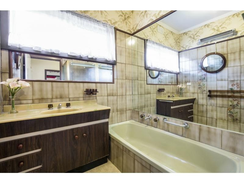 7 Arvern Avenue, Avondale Heights VIC 3034