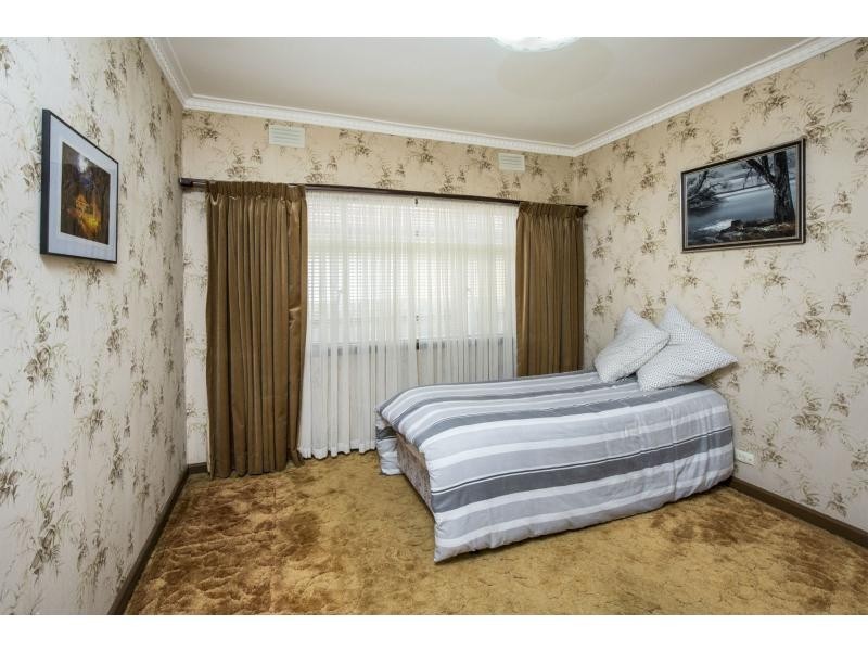 7 Arvern Avenue, Avondale Heights VIC 3034