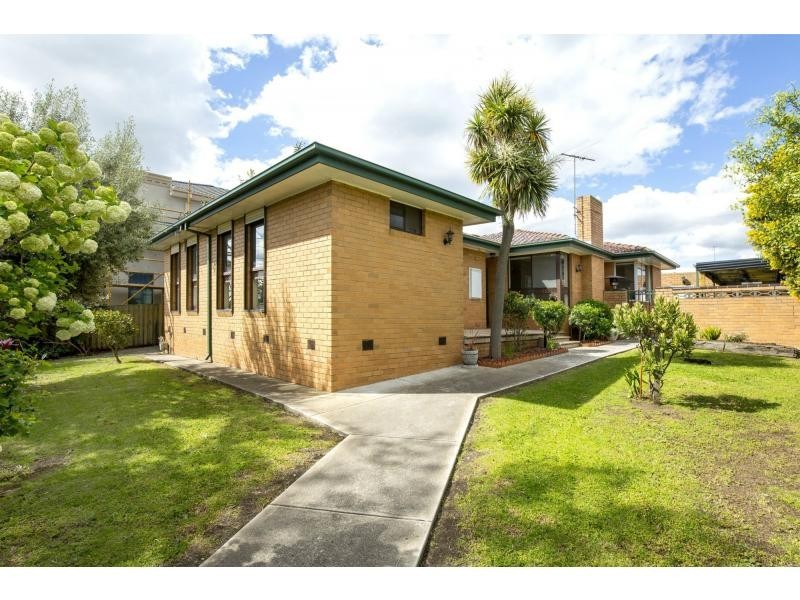 24 Thompson Street, Avondale Heights VIC 3034