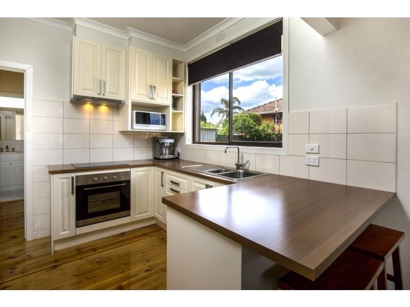 24 Thompson Street, Avondale Heights VIC 3034