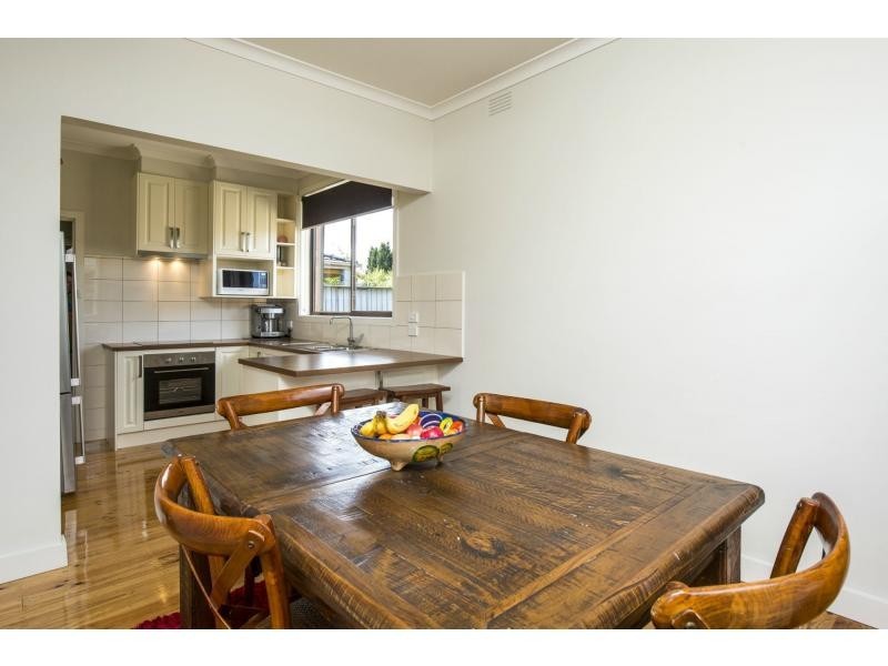 24 Thompson Street, Avondale Heights VIC 3034