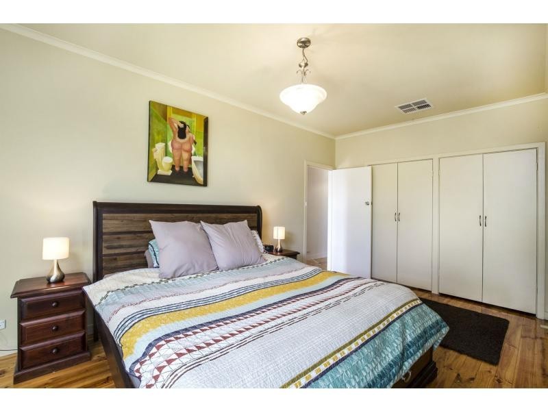 24 Thompson Street, Avondale Heights VIC 3034