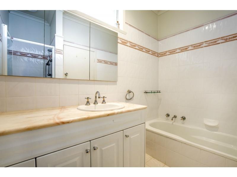 24 Thompson Street, Avondale Heights VIC 3034